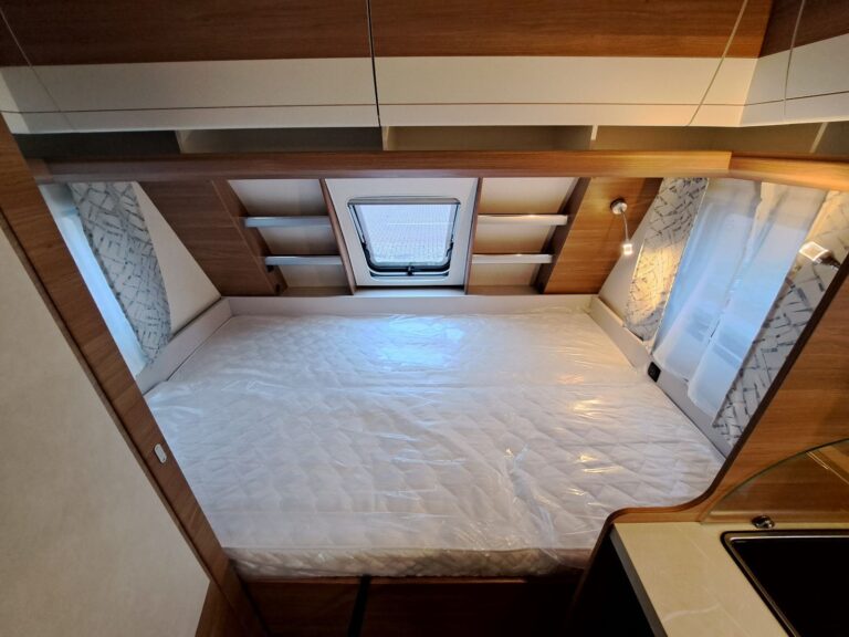 Bett